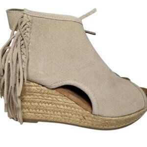 Minnetonka Blaire Women's Wedges Size 9 Tan Never Worn in Box but no Tags. Frill